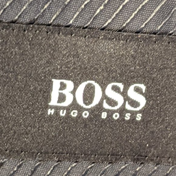 Hugo Boss Dark Navy Virgin Wool Blazer PTP 22" Size 44 Regular - Picture 2 of 7